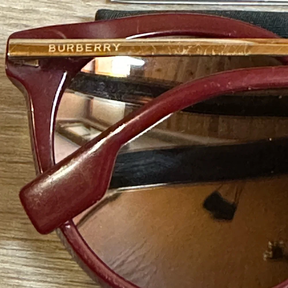 Burberry Polarized Sunglasses Zeiss Lenses & Burberry Case & Lens Cloth